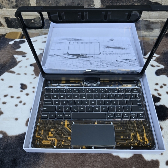 Rotatable Magic Keyboard with USB Cable - Picture 2 of 3